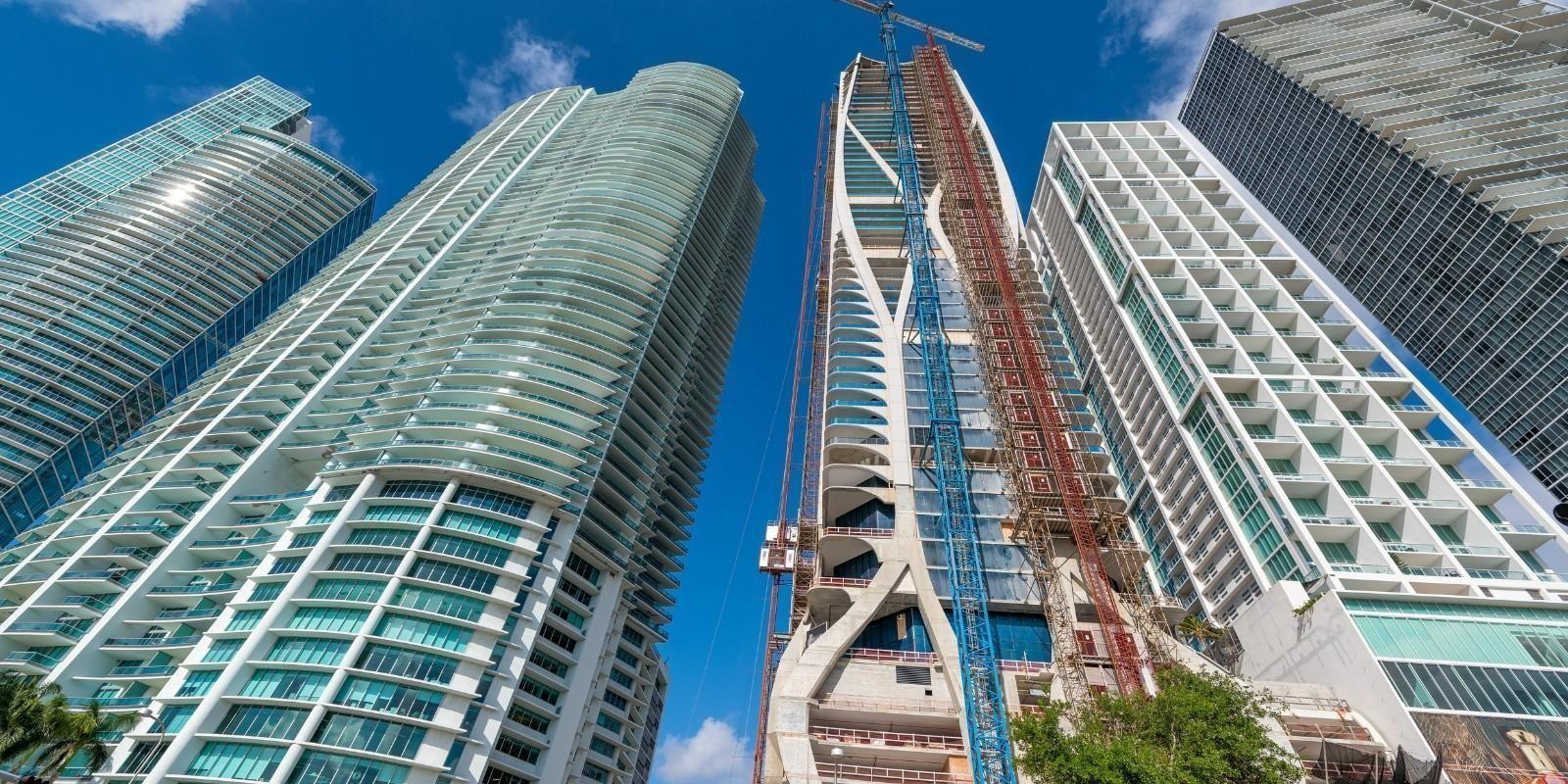 GUÍA ESENCIAL PARA CONTRATOS DE PROPIEDADES EN PRECONSTRUCCIÓN EN LA FLORIDA.