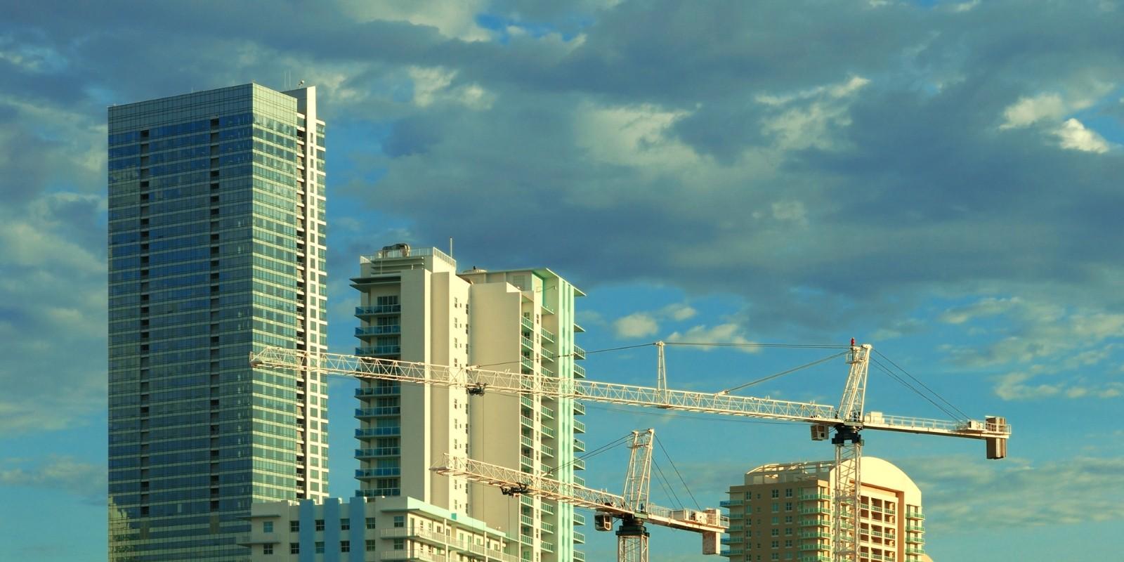 NAVEGANDO CONTRATOS DE PRECONSTRUCCIÓN: Lo que todo inversor internacional debe saber.